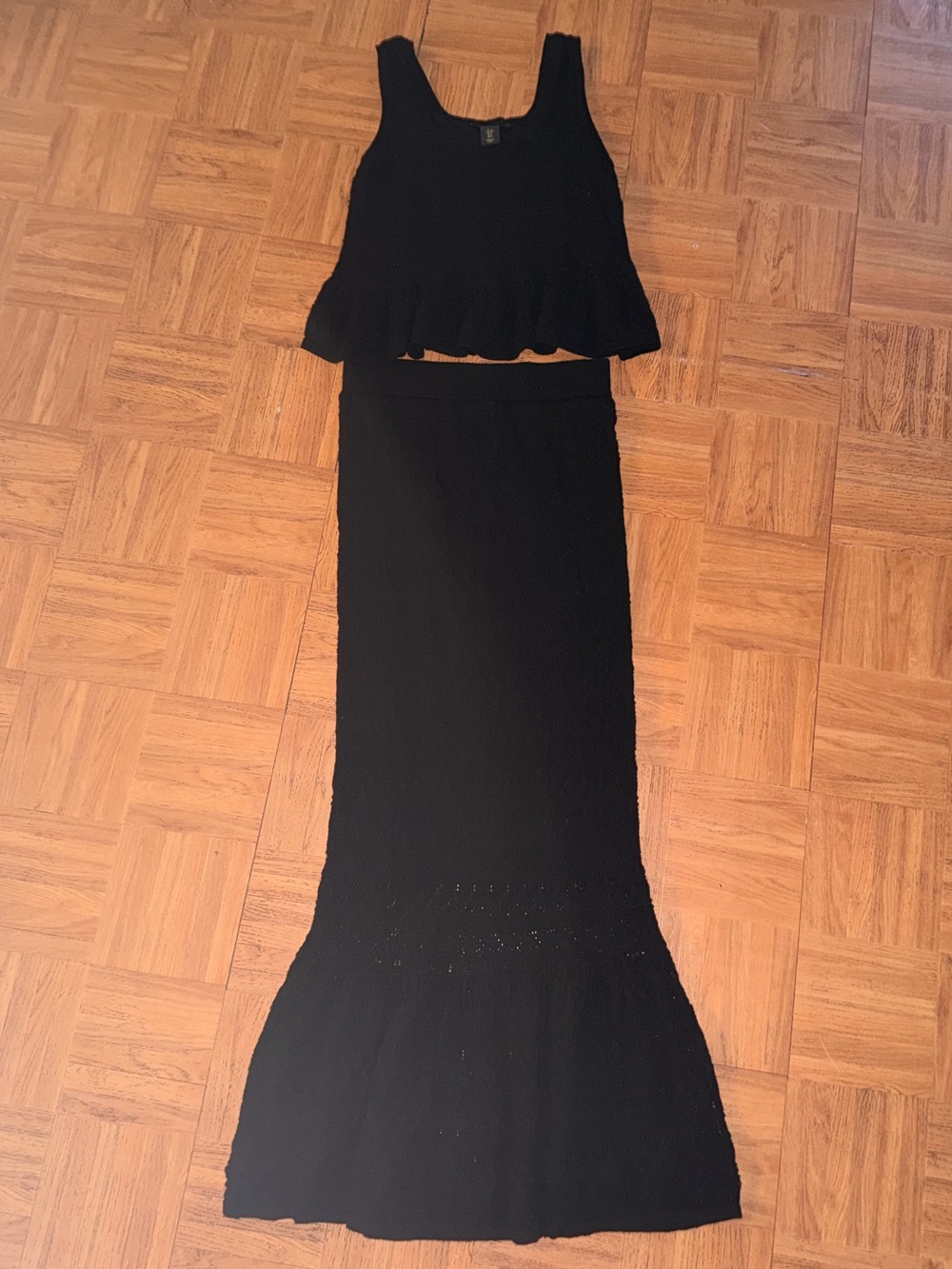 House of Harlow 1960 Crochet 2 piece Cami/maxi skirt Set